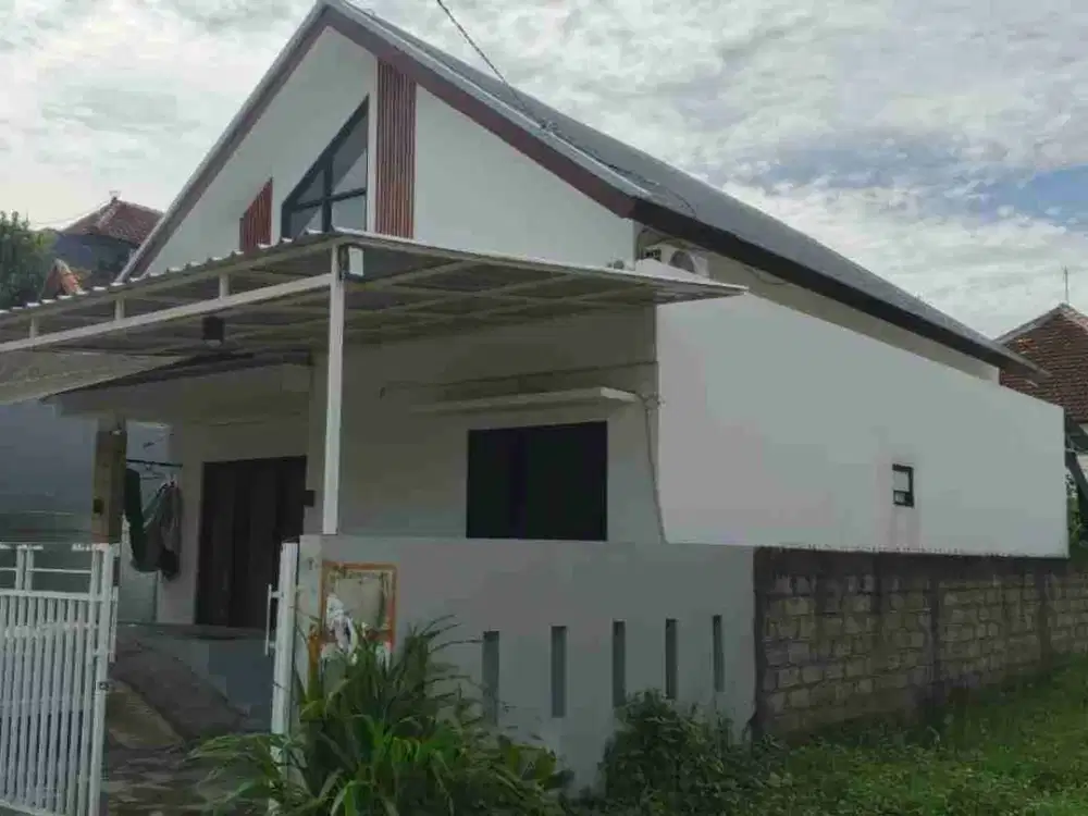 DIJUAL RUMAH SEMI VILLA LOKASI PENATIH DENPASAR TIMUR