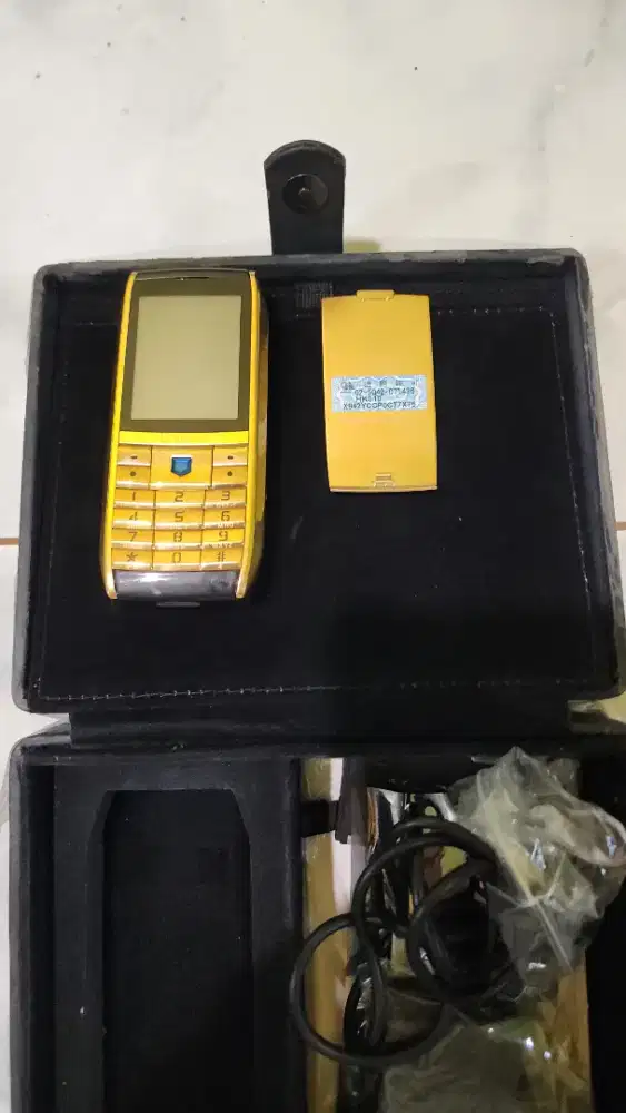 Hp Rolex sama dengan hp virtu.gold plate sim card besar