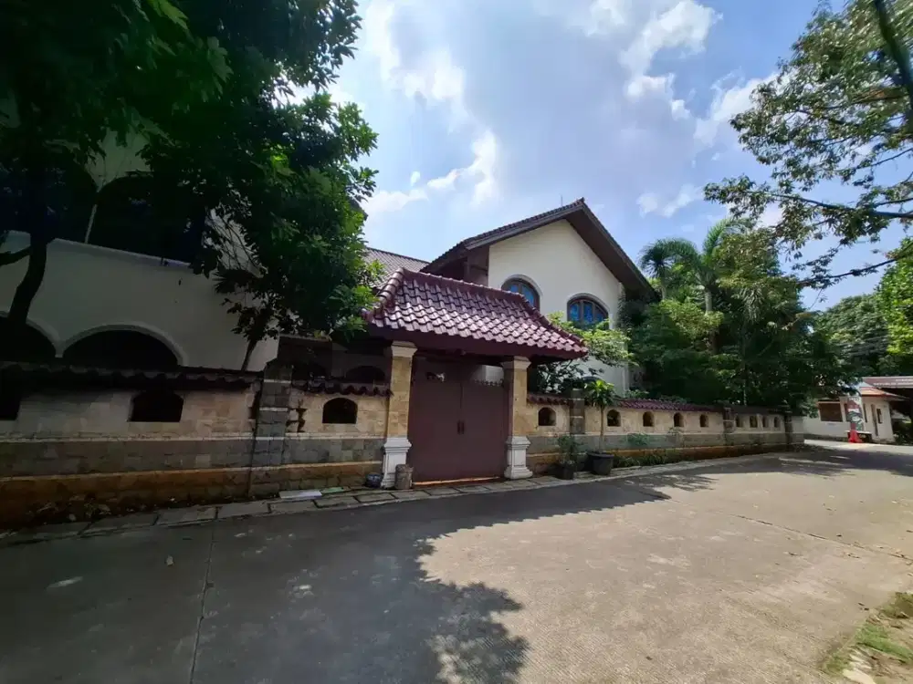 Rumah mewah klasik di pondok Cibubur,  cisalak Depok