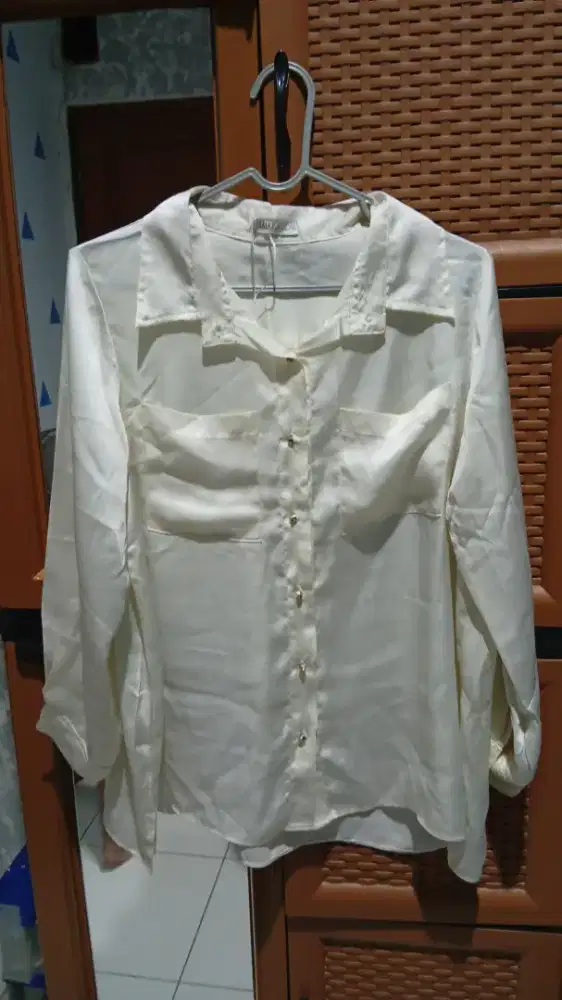 KEMEJA WANITA MERK NAIA BASIC