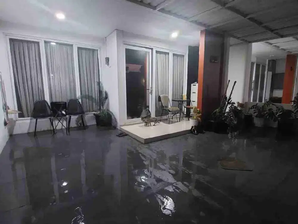 DIJUAL CEPAT RUMQH 3 LANTAI FULL FURNISH DI JAIBENING BEBAS BANJIR