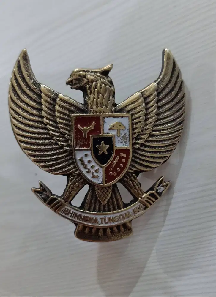 Logo Burung Garuda kuningan padat cocok pasang di plat mobil motor 35k