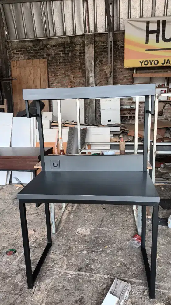 Meja komputer industrial rangka besi hollo