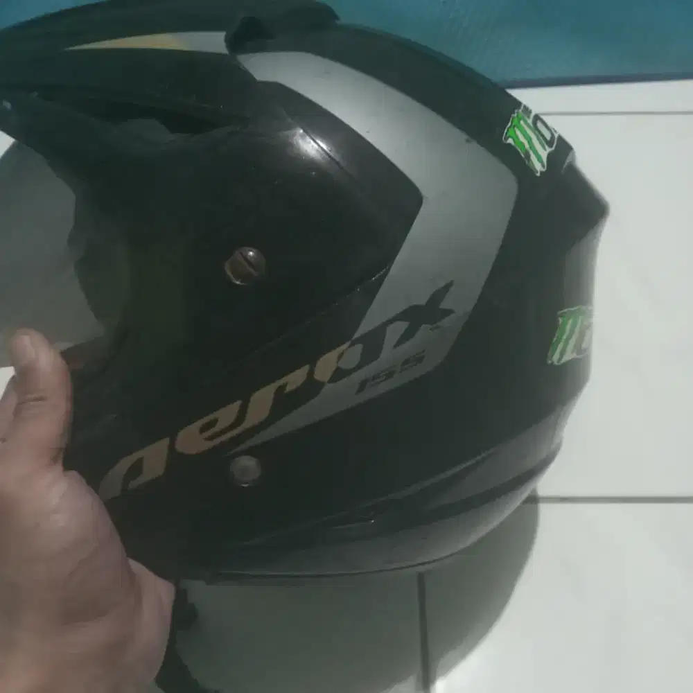 Helm motor bekas
