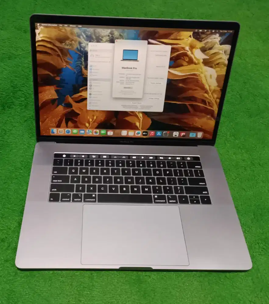 Macbook Pro 2019 15inch i9 32/1 TB Grey Touchbar Dual VGA Mulus Murah