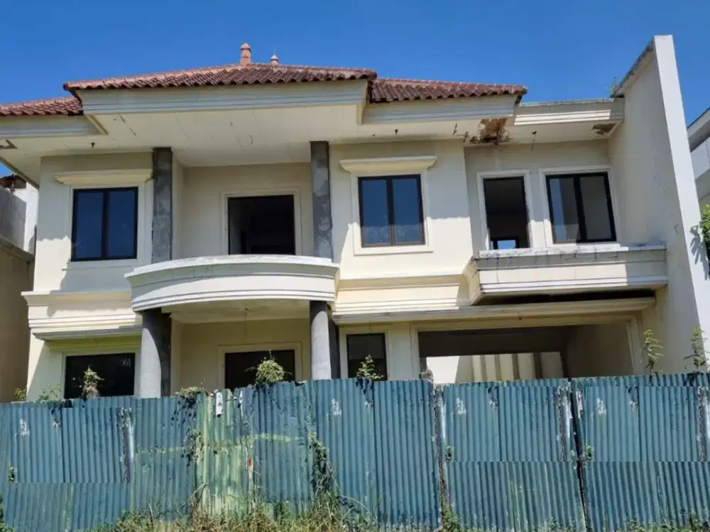 Bangunan Setengah Jadi, Lokasi Strategis di Pakuwon Indah, SBY