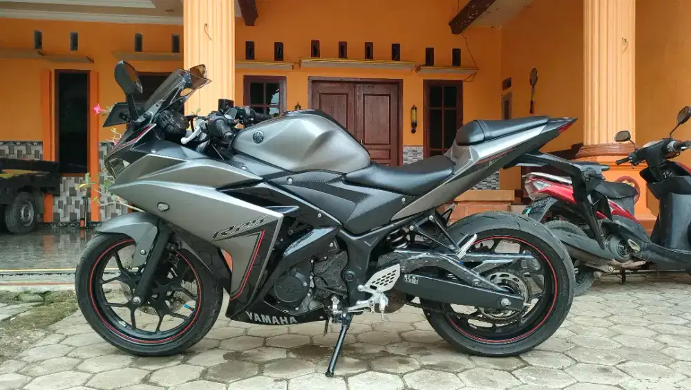 YAMAHA R25 ABU-ABU