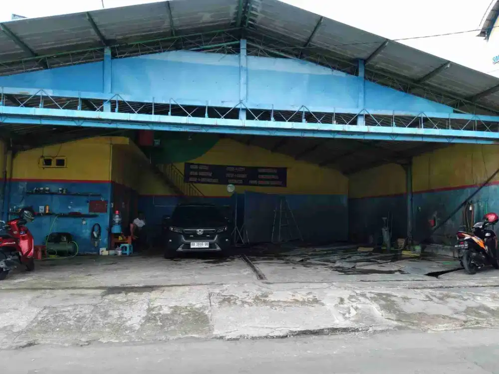 RUANG USAHA DI JALAN PLERET RAYA SUMBER SOLO