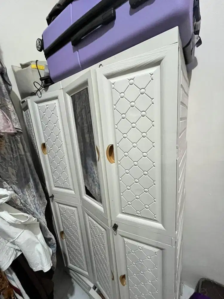 Lemari Pakaian Napolly