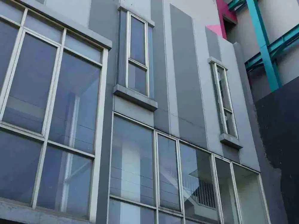 SEWA BANGUNAN GEDUNG HDP JALAN RAYA ADA LAHAN PARKIR JL.PERAK BARAT DEKAT PELABUHAN TANJUNG PERAK