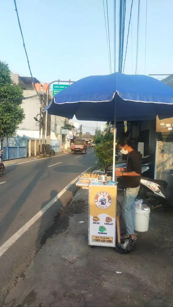 DIBUTUHKAN SEGERA UNTUK JUALAN KUE PUKIS