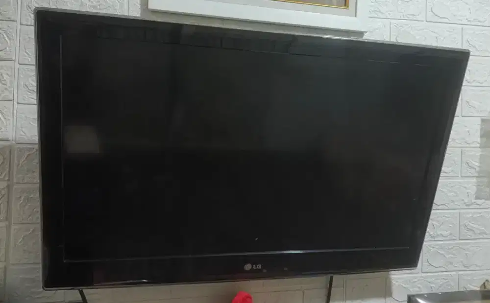 Televisi LG -HSC2025