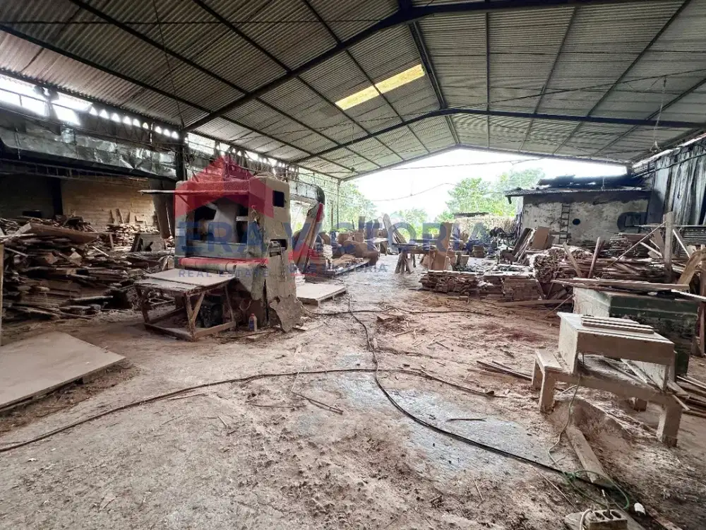 Gudang Usaha Pinggir Jalan Raya Cocok untuk Bengkel, Logistik