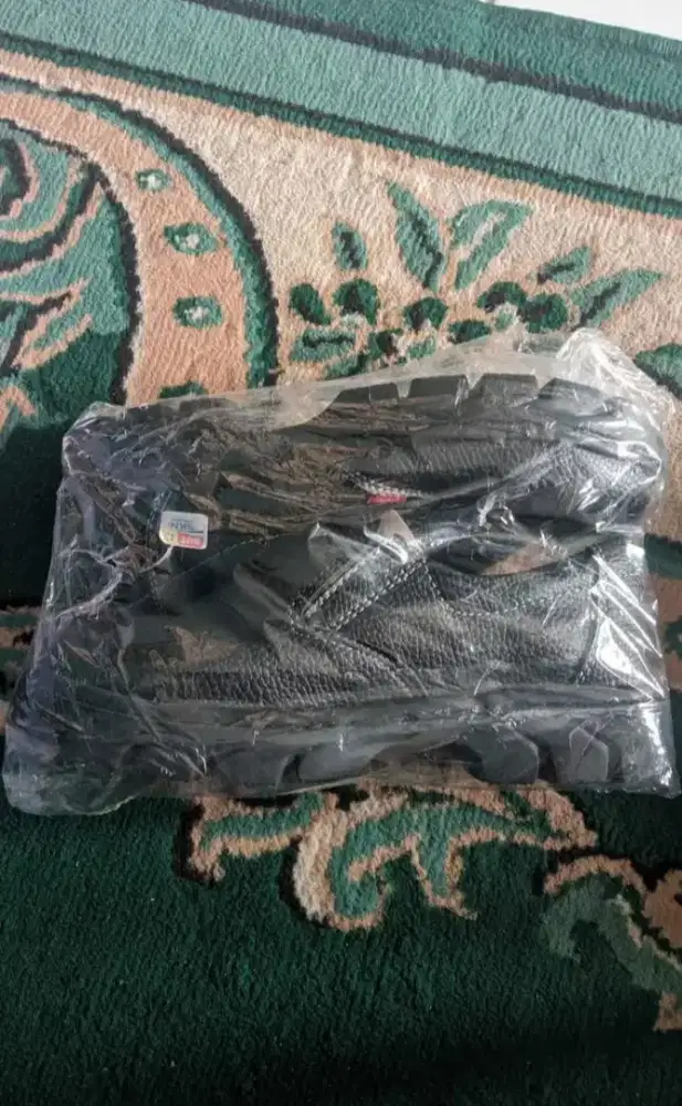 Sepatu kerja slip on