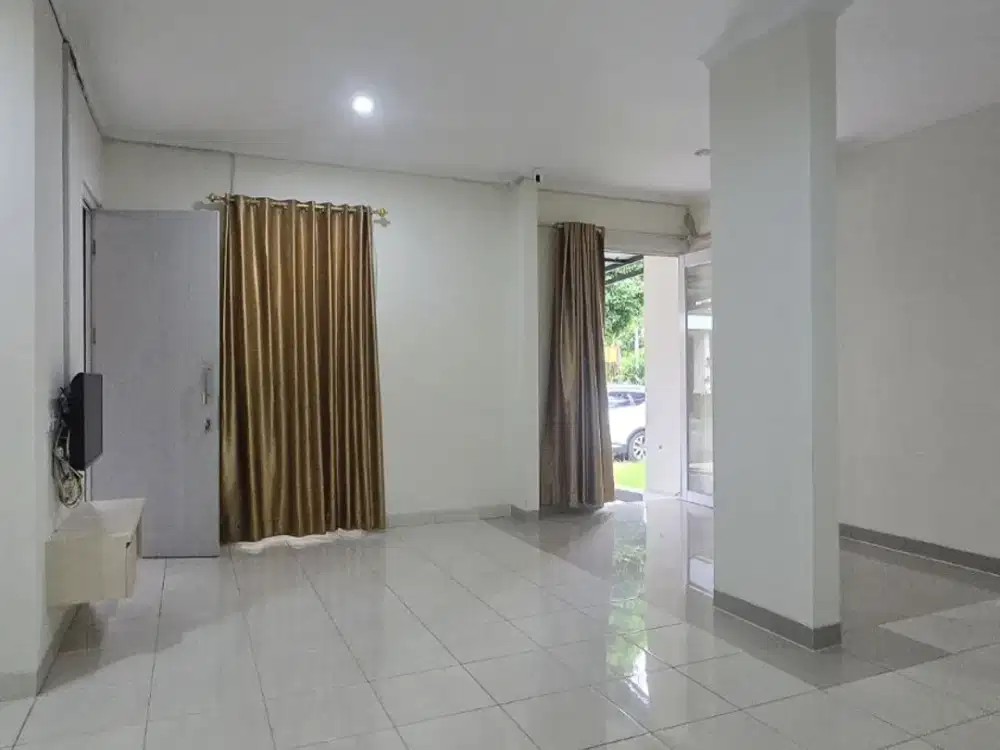 FOR RENT Rumah Bagus 2 Lantai Sudah Renovasi di Verdant Ville, BSD City