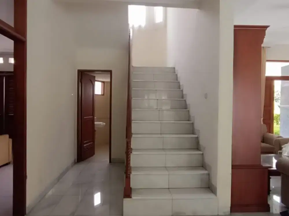 Rumah Mewah Terdapat Kolam Renang di TB Simatupang, Jakarta Selatan