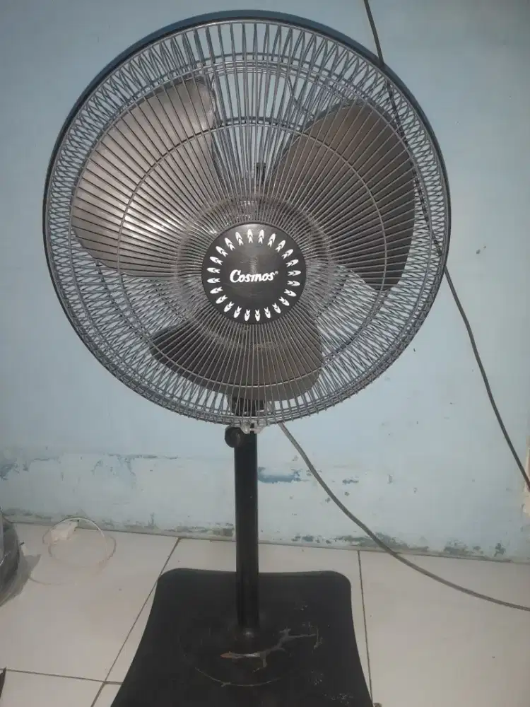 JUAL CEPAT – Cosmos Kipas Angin Berdiri 16

Harga: Rp200.000