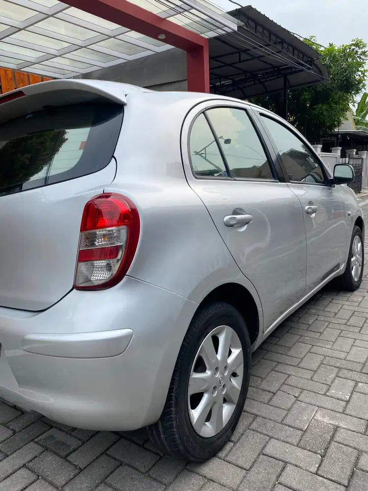 Nissan March 2011 Bensin