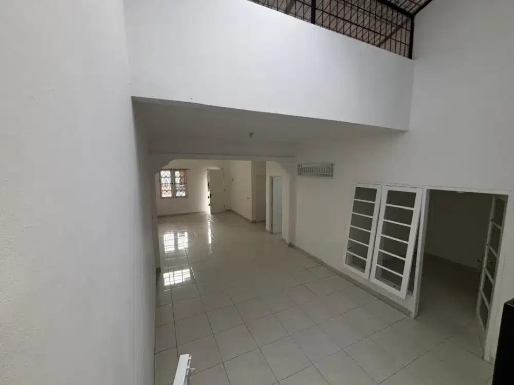 FOR RENT Rumah 2 Lantai Baru Renovasi di DeLatinos Cluster Santiago