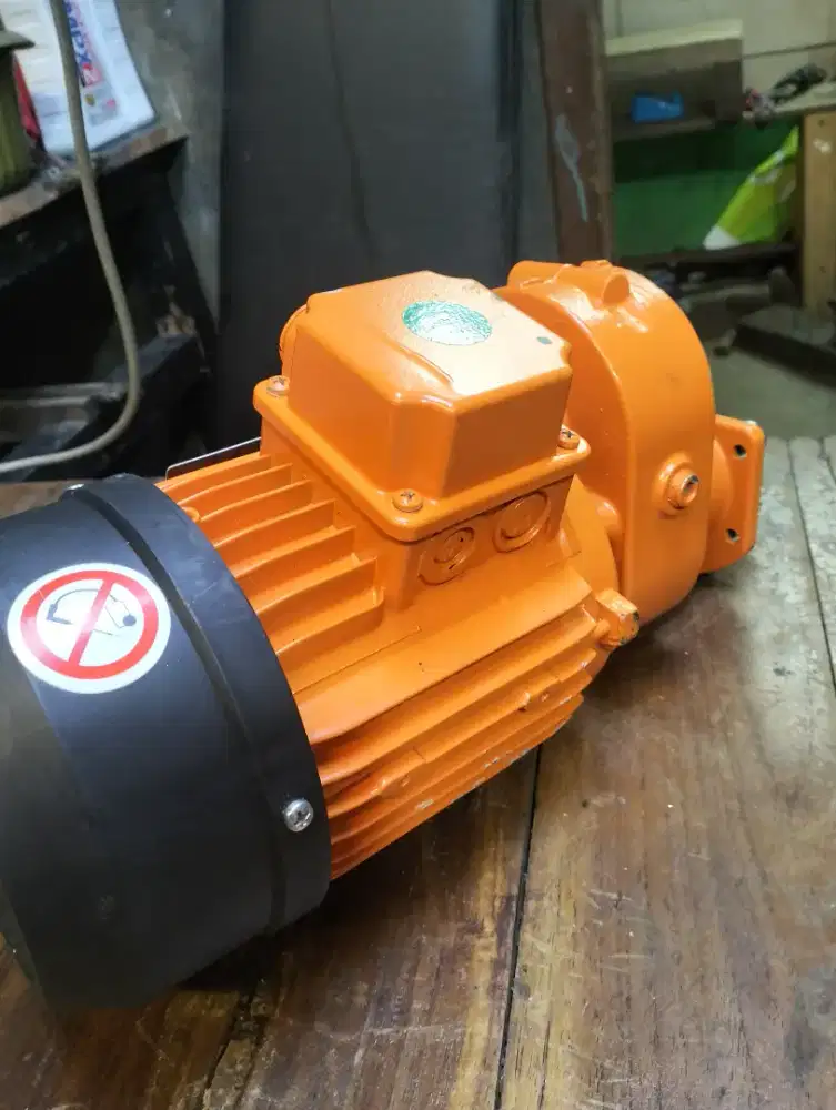 Dinamo hoist alat untuk angkat barang