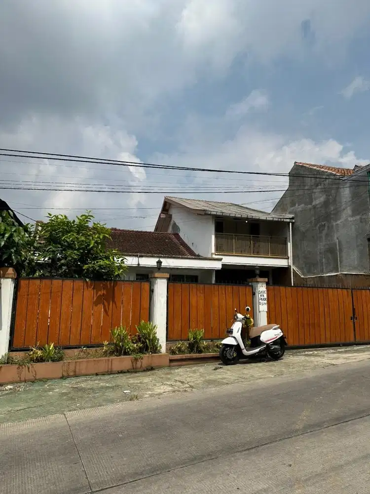 Rumah Cihanjuang Bernuansa Villa