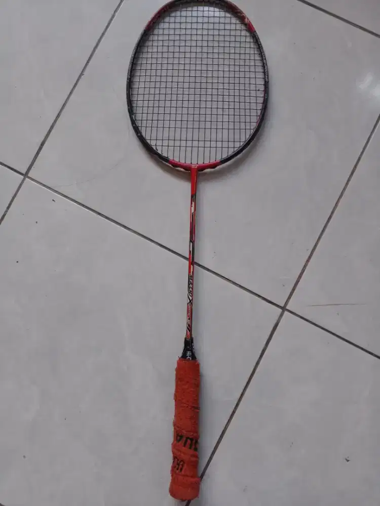Raket merk Hi Qua