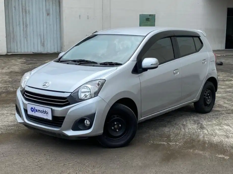 Daihatsu Ayla 1.0 X Bensin-MT 2023 Silver AVDA