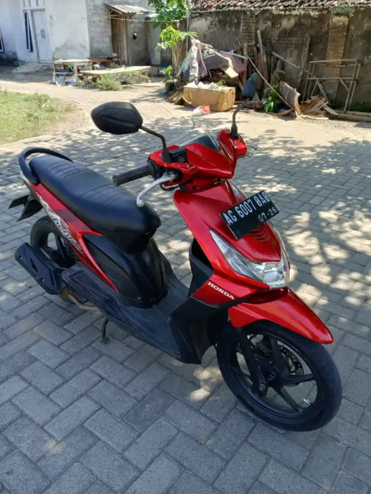 Honda beat karbu merah tahun 2012