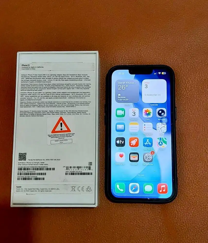 Iphone 13 128 on garansi resmi Fullset