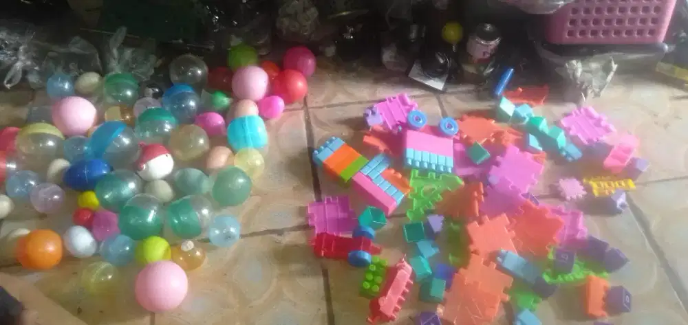 Slhkn lh slh 1 paket dr mainan bola atau sblh nya mgkn tertarik murah2