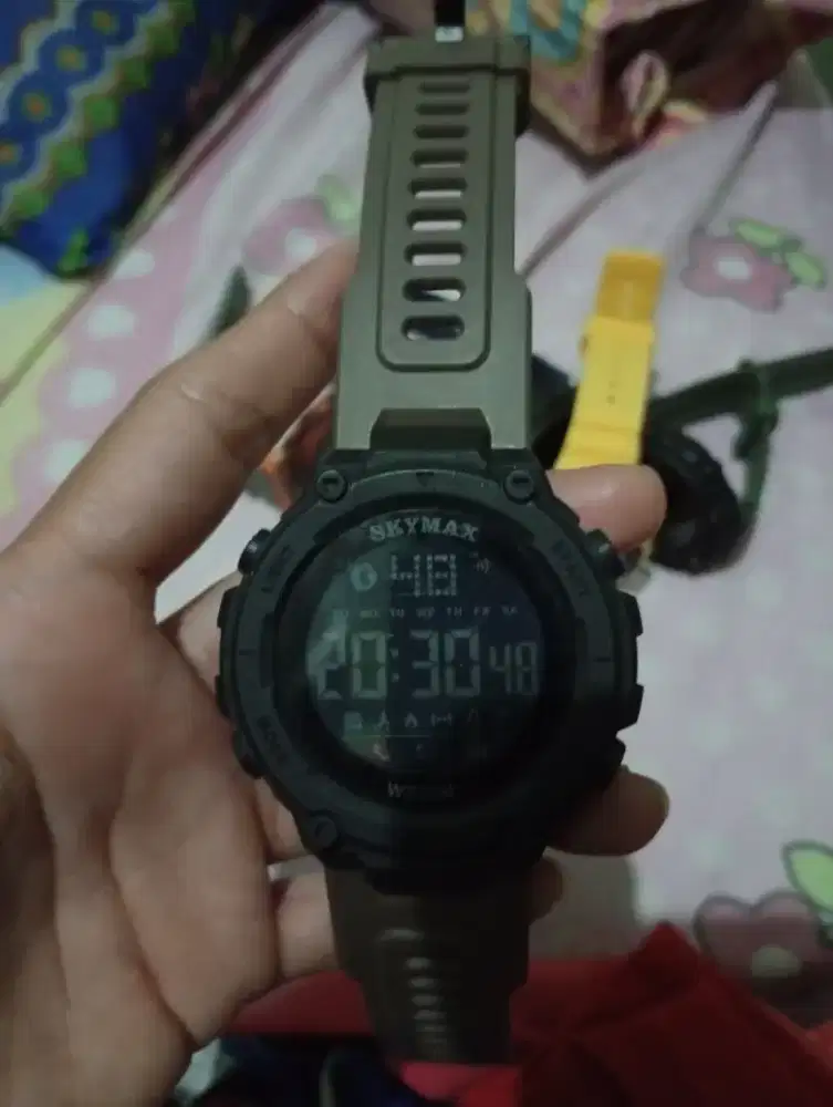 jam tangan merk berbeda