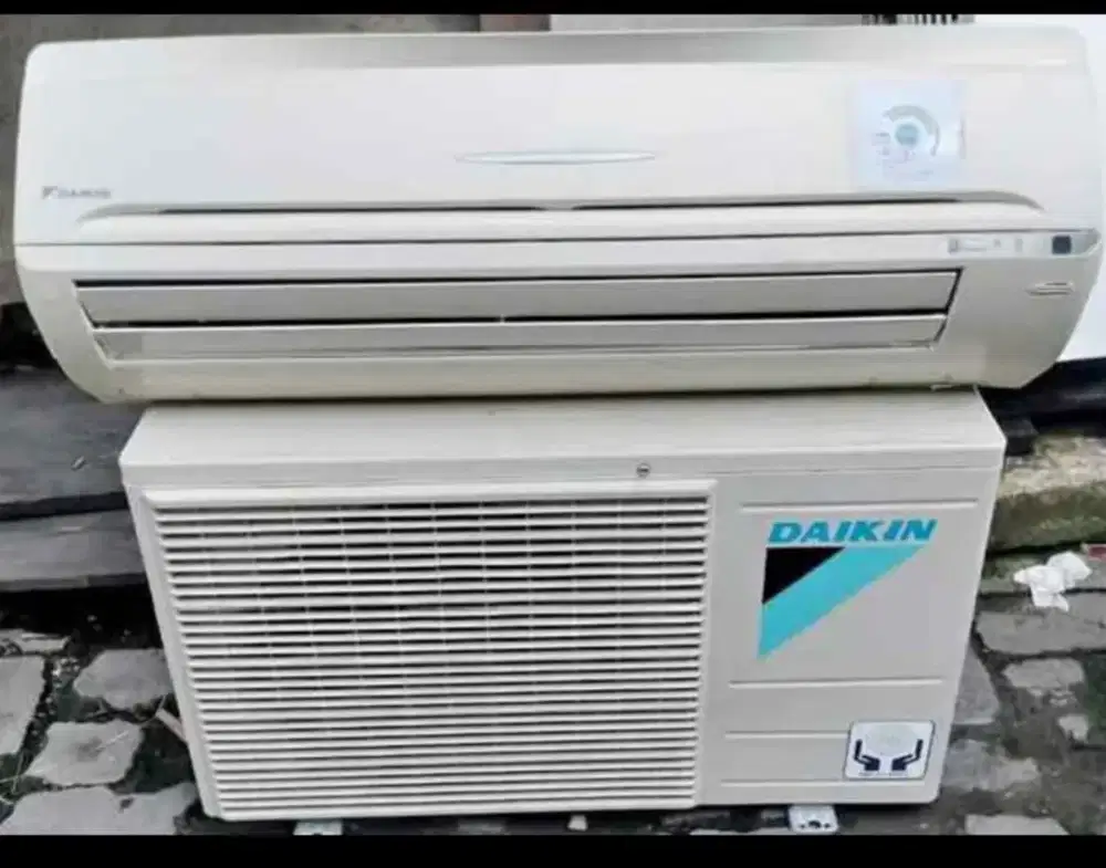 Jual ac daikin R32 1/2pk lowwat 360watt kondisi 95% ori semua