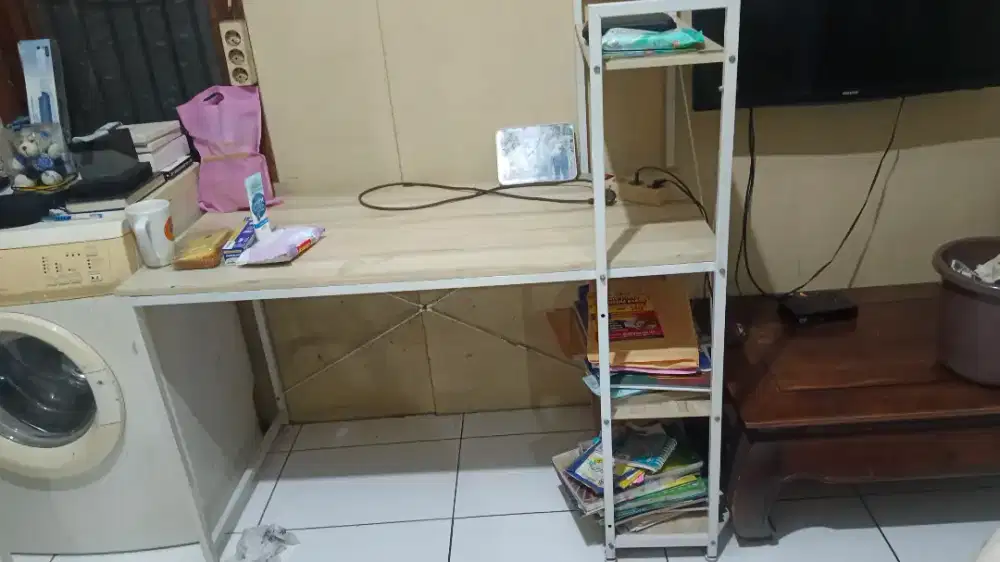 Dijual meja tulis/ meja komputer/ meja kerja/ meja belajar/ meja kayu