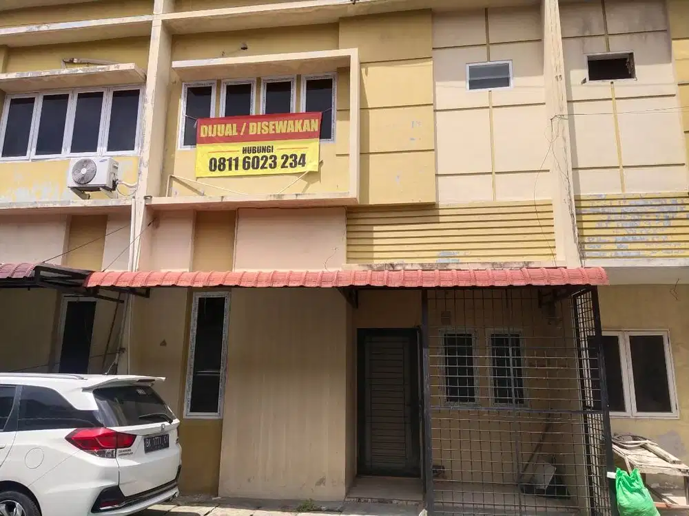 Kompleks Town House Di Kota Medan