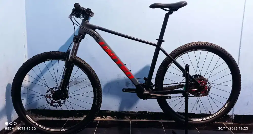 dijual sepeda MTB clovis 5.0 size m 27.5 inch spek sesuai gambar