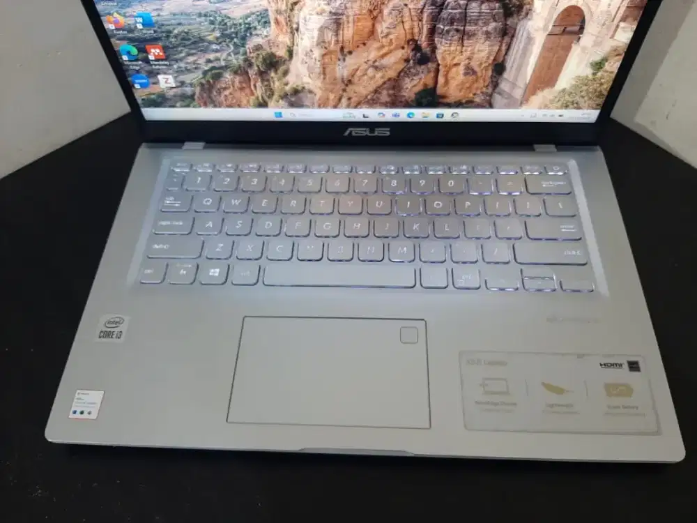 Laptop Asus vivobook Core i3 gen 10