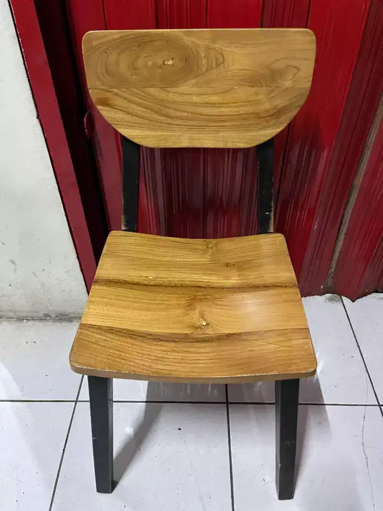 Kursi kayu x cafe