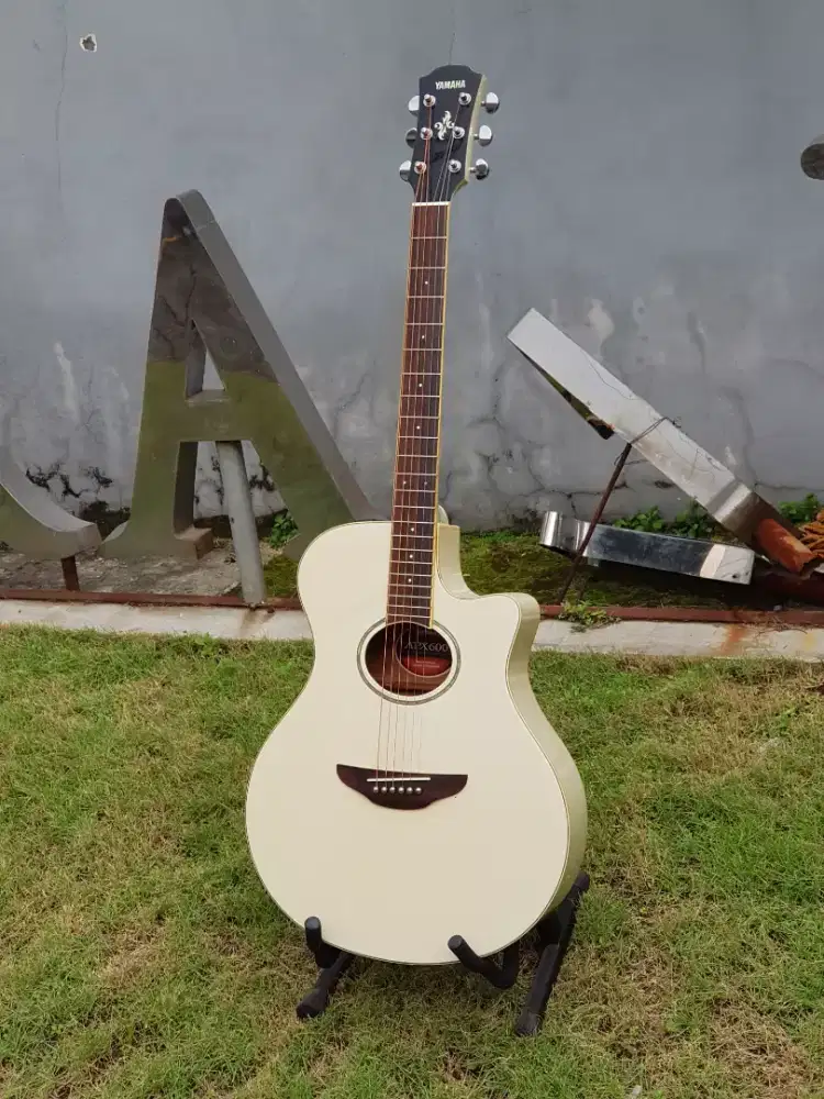 Yamaha APX600 Original