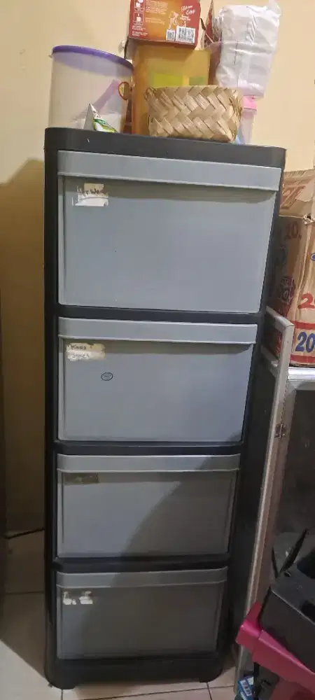 Lemari Pelastik Serbaguna