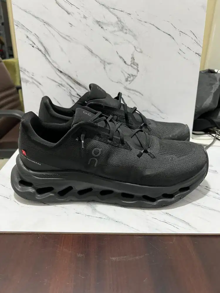 On Cloudtilt Eclipse All Black