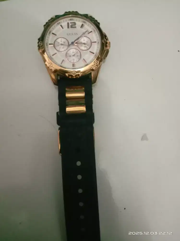 Jam tangan guess warna biru