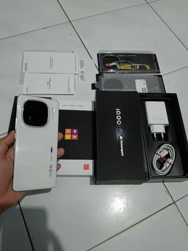 IQOO 12 5G Ram 16/512GB Fullset Ori Bawaan BMW Edition Resmi