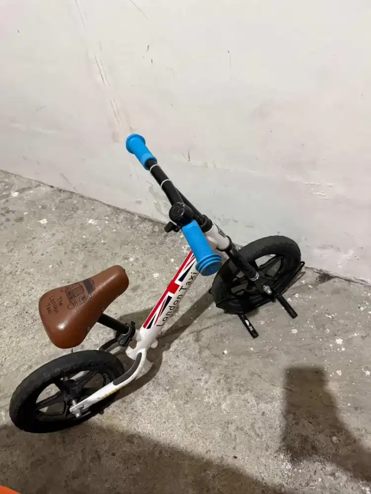Sepeda Anak London Taxi Balance Bike 12 Inch - White