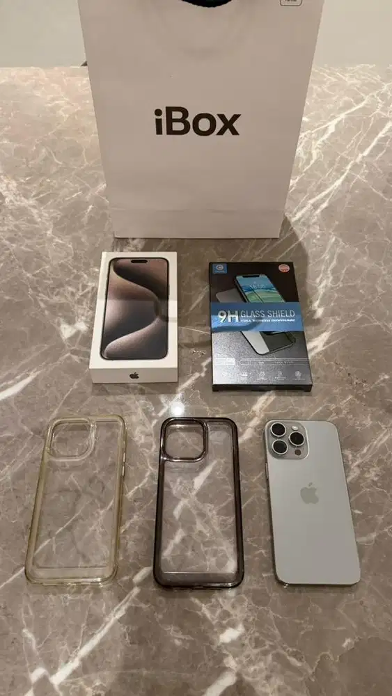 FS Iphone 15 Pro Max 256 GB silver ibox no minus fullset