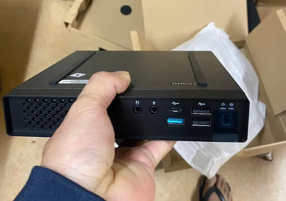 Mini PC ASROCK JUPITER X600 AMD RYZEN 5 8800G (DDR 5) WIFI