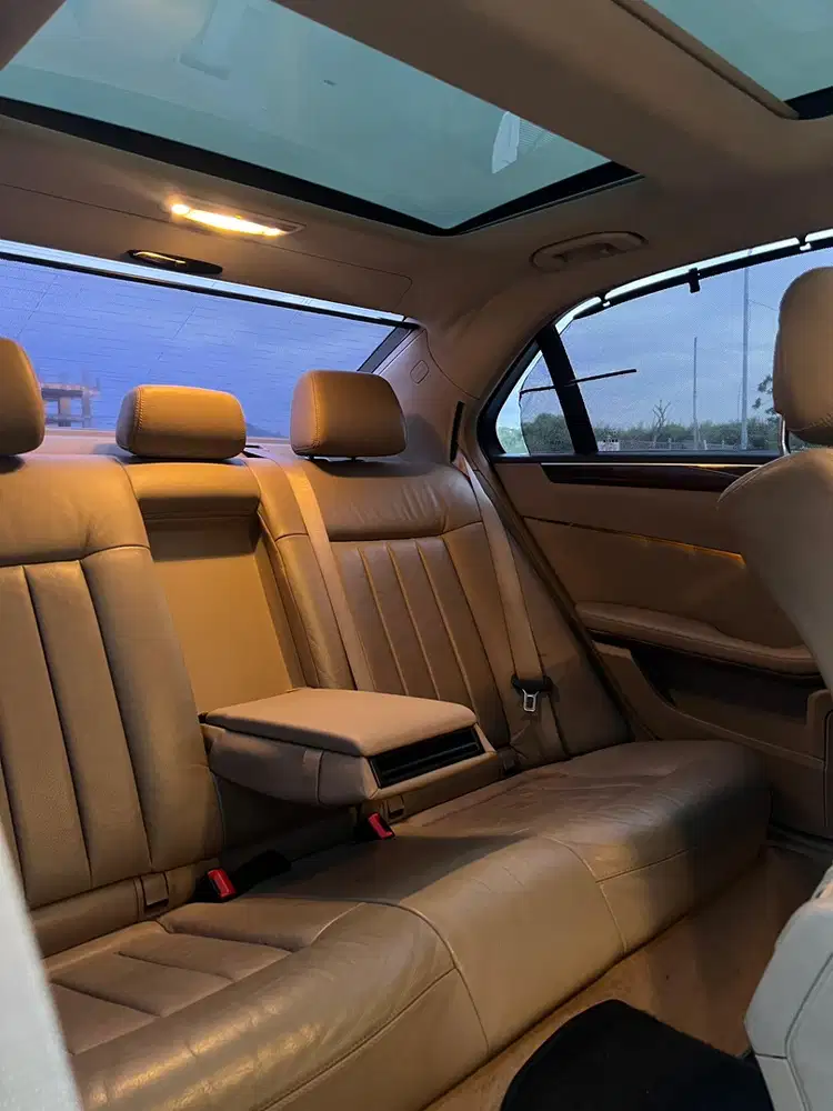 Mercedes-Benz E300 2010 Bensin