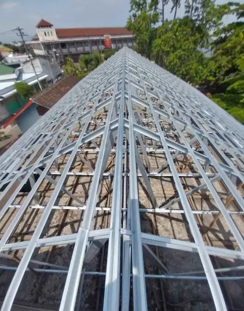 Atap baja ringan terpasang dan renovasi atap lama ganti baru