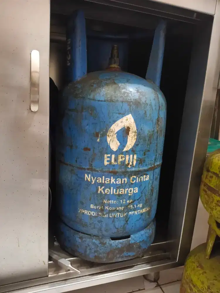 Tabung gas besar biru