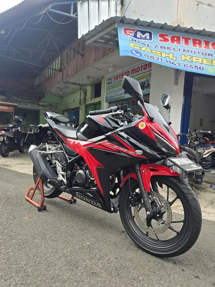 DIJUAL CASH NEW HONDA CBR 150R THN 2018 PAJAK IDUP SIAP PAKAI
