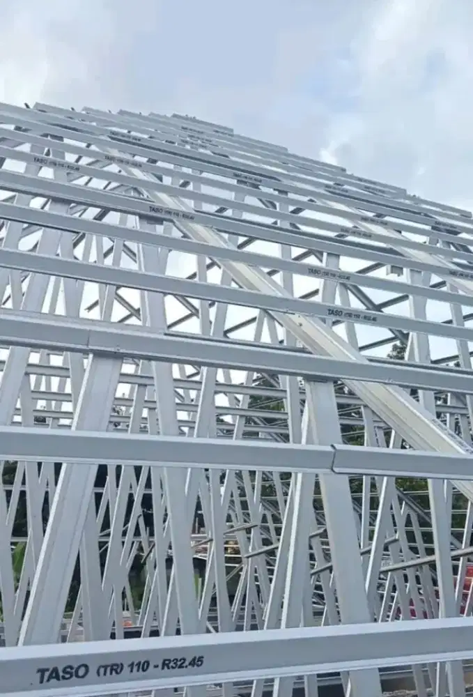 Pemasangan baja ringan dan renovasi atap lama ganti baru